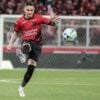 O lateral-direito Khellven, em ação pelo Athletico Paranaense