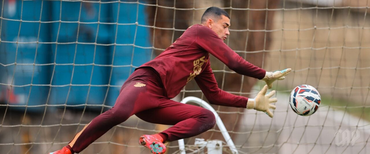 O goleiro Santos, do Athletico