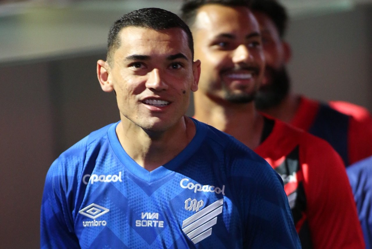 O goleiro Santos: titular em Athletico x Ferroviária