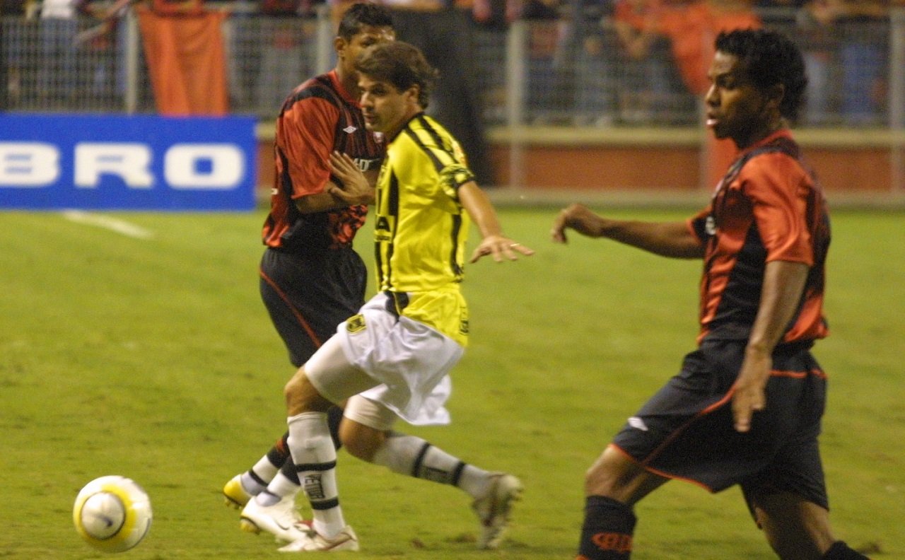 Athletico x Volta Redonda em 2006: Túlio Maravilha e David Ferreira