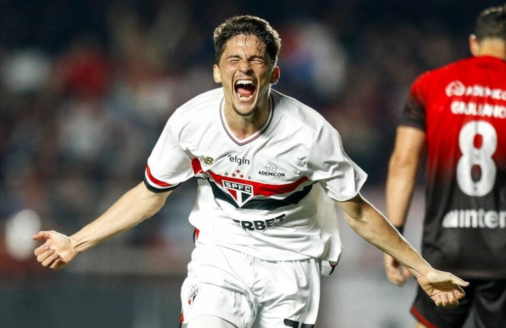 Pablo Maia comemora gol do São Paulo contra o Athletico Paranaense