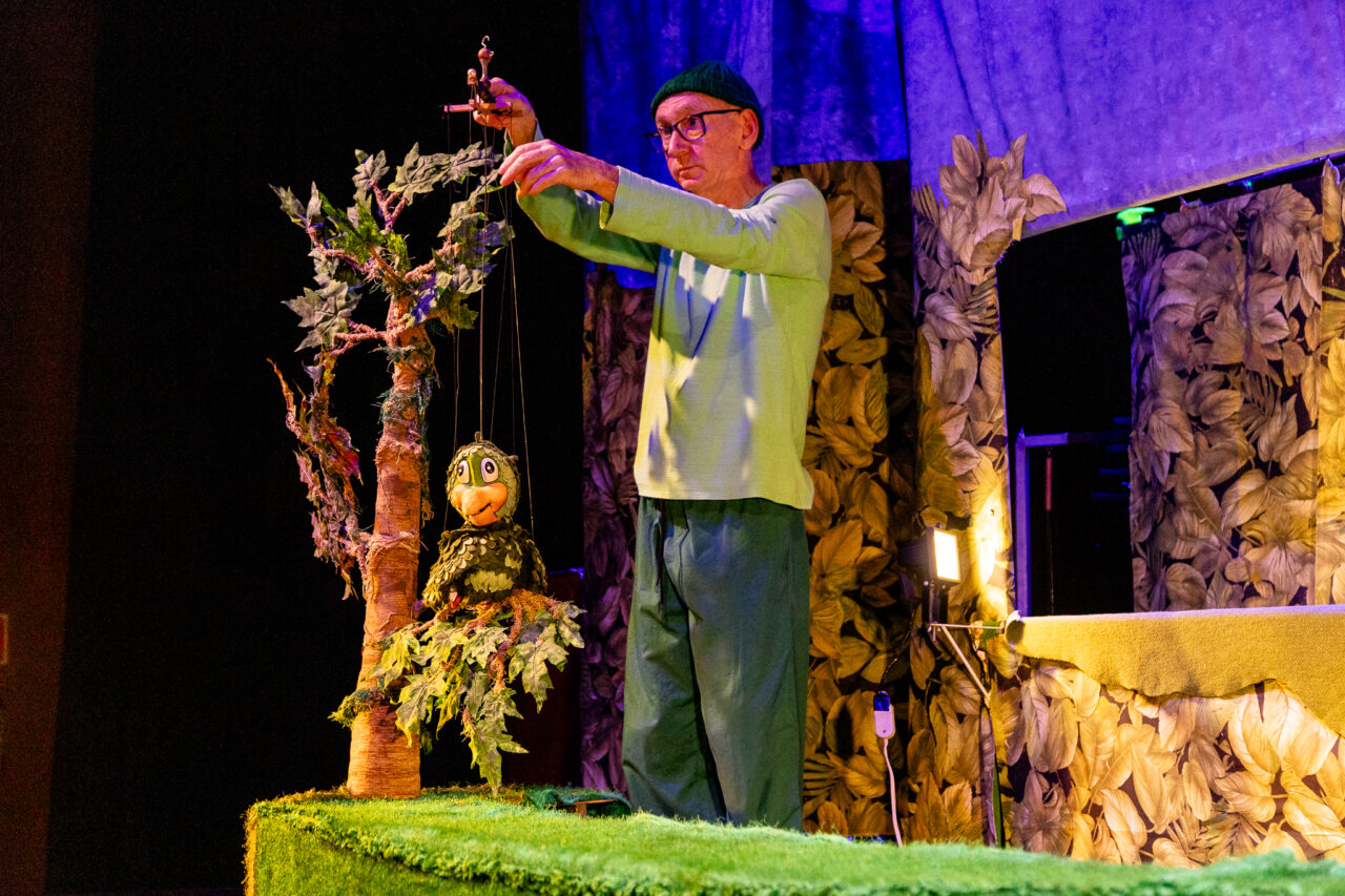 Espetáculo O Coelho e a Tartaruga da Cia Miller na 6 Mostra Parana de Teatro de Bonecos_ Fotos Aldo Boaretto