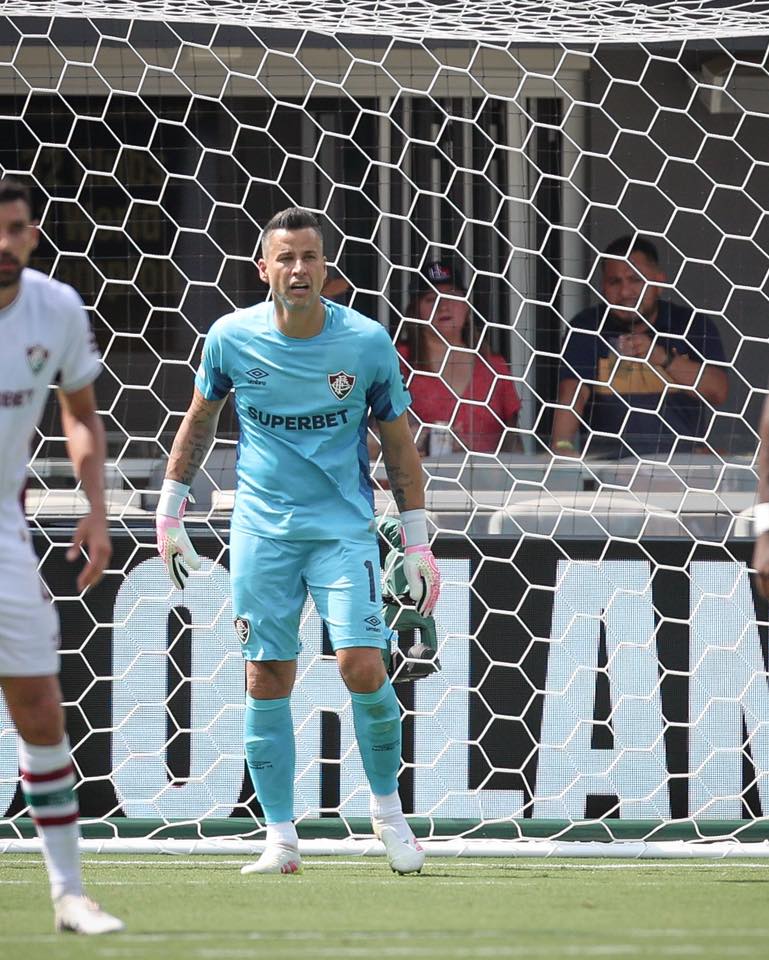 Fabio, do Flu, em ação na Copa