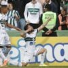 O meia Giovanni comemora gol do Coritiba em 2019