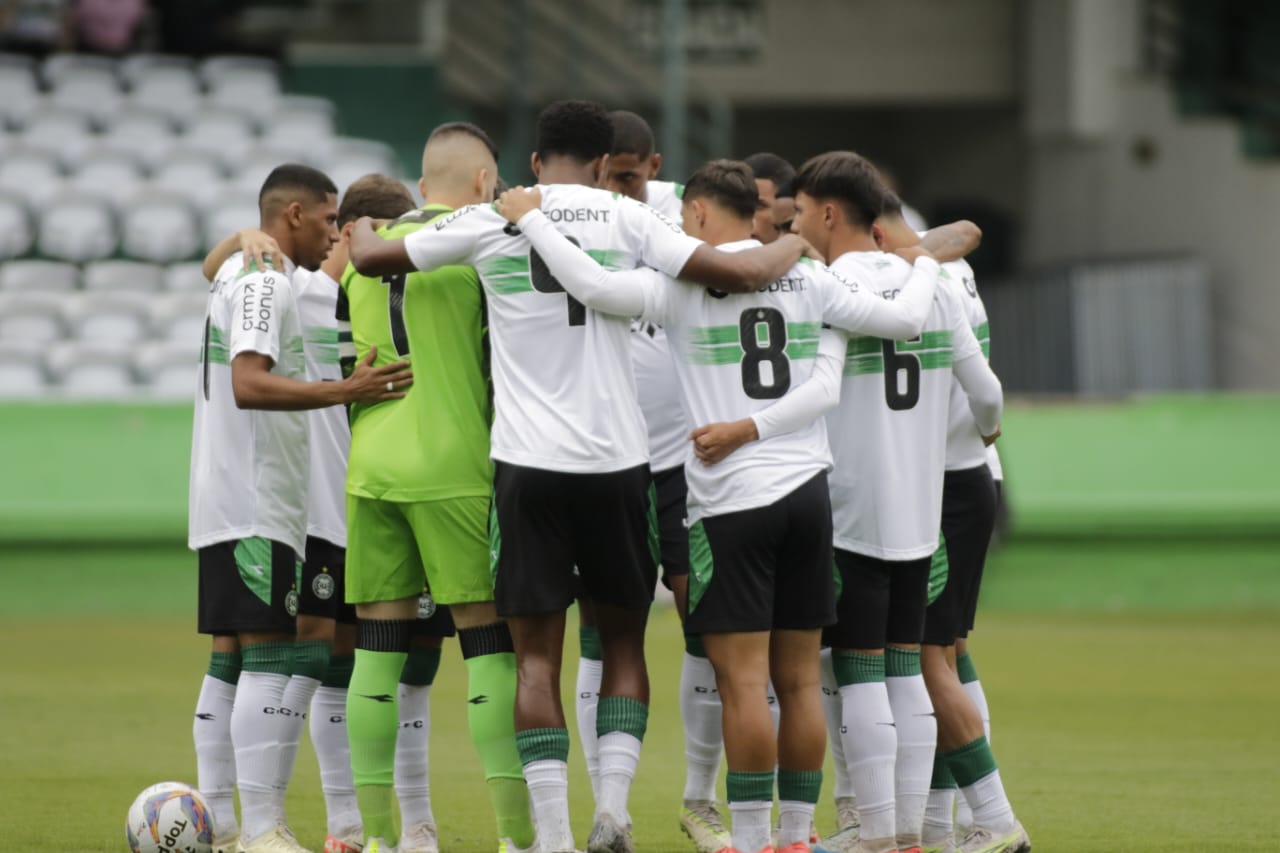 Jogadores do sub-20 do Coritiba no Couto Pereira: Taça FPF