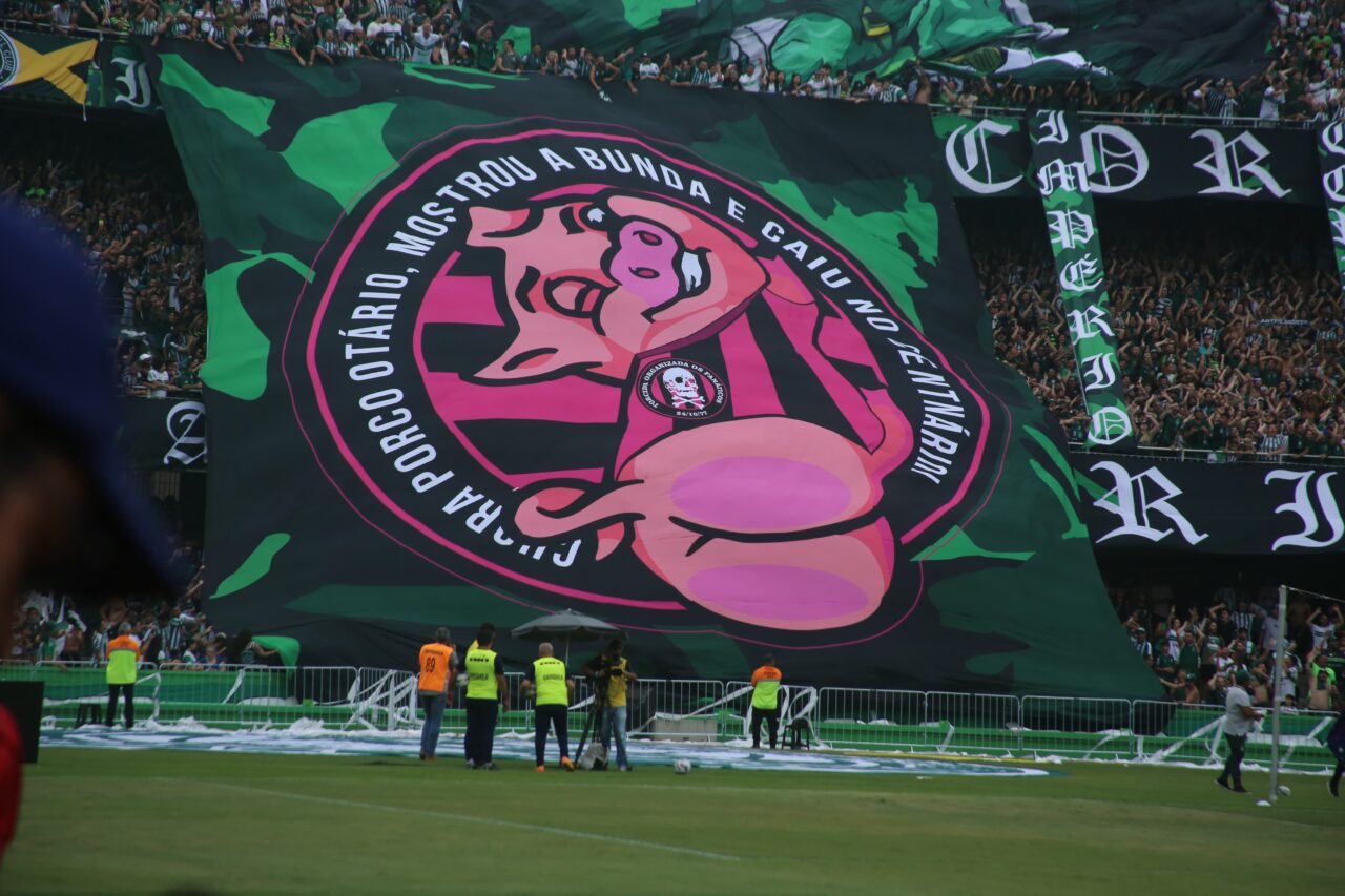 Faixa da torcida do Coritiba no Atletiba