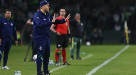 O técnico do Coritiba, Mozart