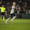 O meia português Josué, do Coritiba