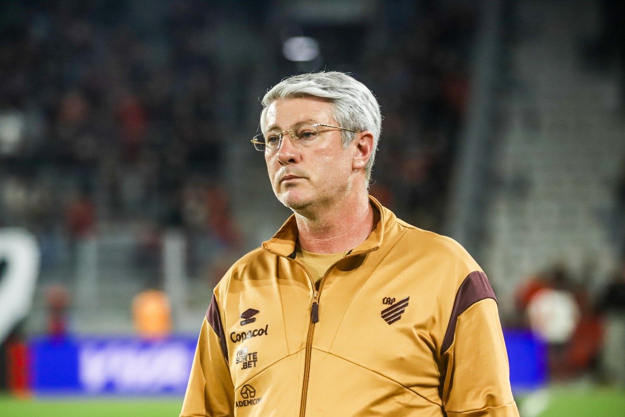 O técnico Odair Hellmann, em Athletico x Goiás na Arena da Baixada
