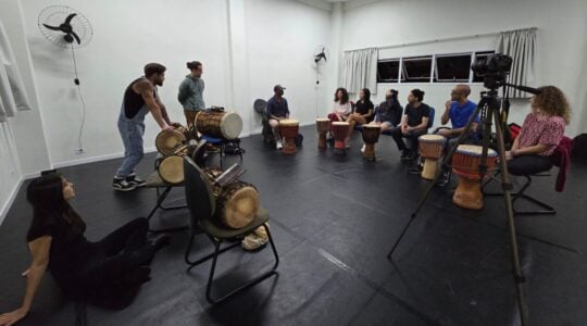 Laboratorio-de-Africanidades-Mandengues-promove-semanalmente-estudos-teoricos-e-praticos-sobre-a-cultura-tradicional-da-Guine-Conacri-pais-do-Oeste-Africano–Cred.-Coletivo-Dunyaben- (2)