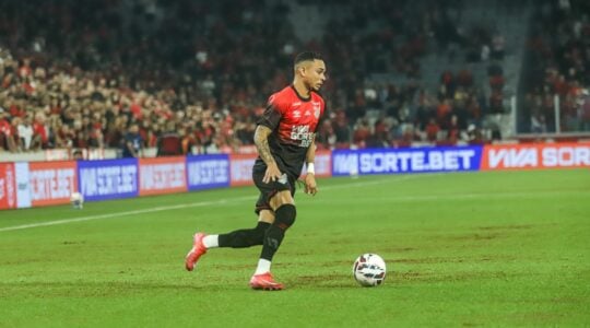O atacante Luiz Fernando, do Athletico Paranaense