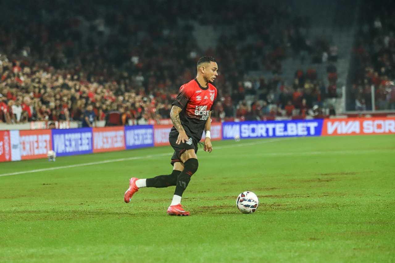 O atacante Luiz Fernando, do Athletico Paranaense