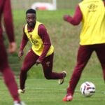 Steven Mendoza em treino do Athletico