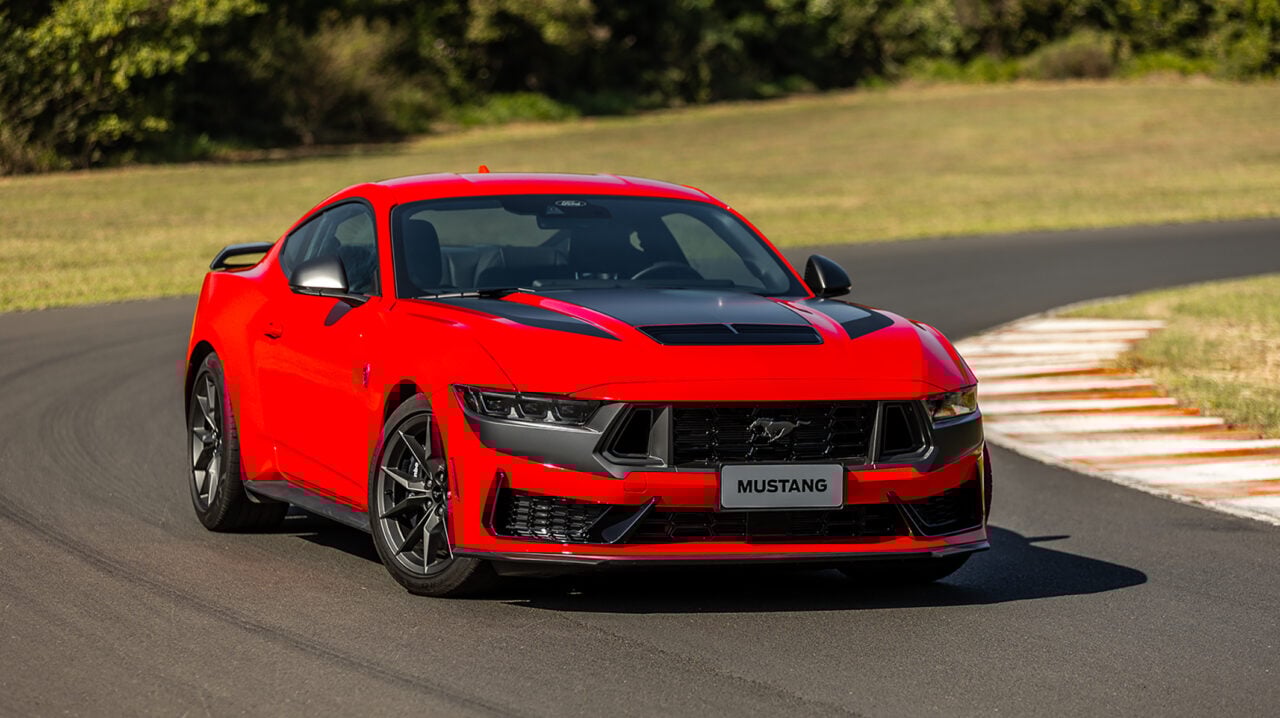 Mustang Dark Horse (1)
