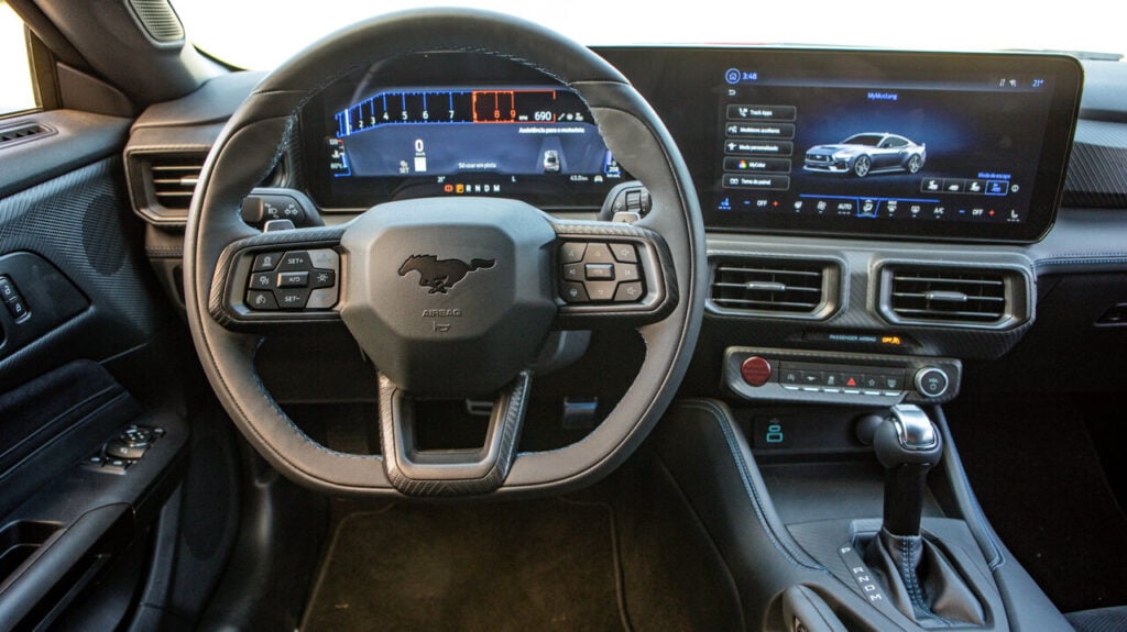 Mustang Dark Horse (11)