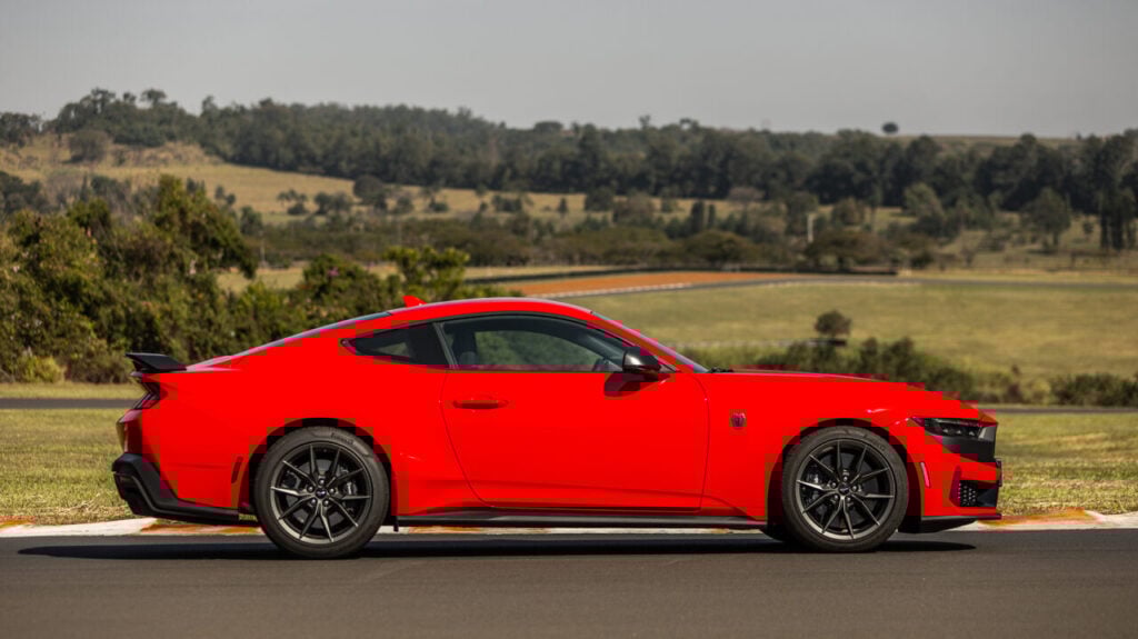 Mustang Dark Horse (3)