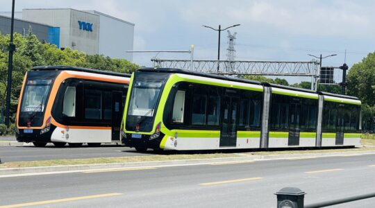 PVG_Lingang_DRT_Trams_14&19_@_Feidu_Road,_2023-09-02