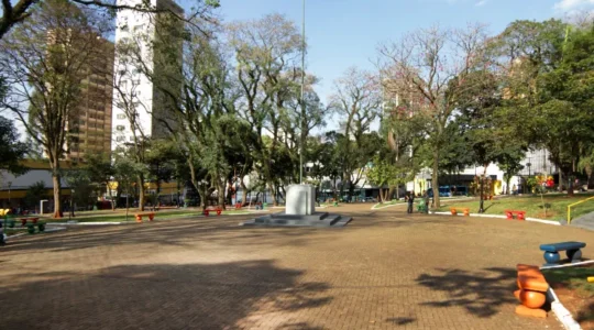 Praca-da-Bandeira-Viva-o-Centro-Julino-Londrina-VH