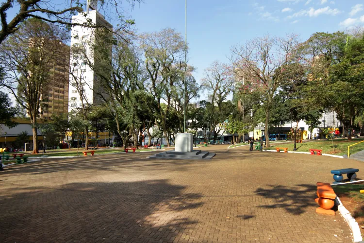 Praca-da-Bandeira-Viva-o-Centro-Julino-Londrina-VH