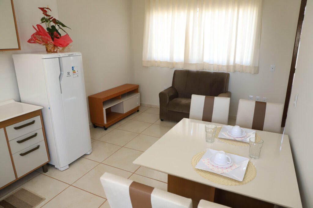 casa com mobilia arapongas ari dias