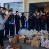 estudantes doam alimentos