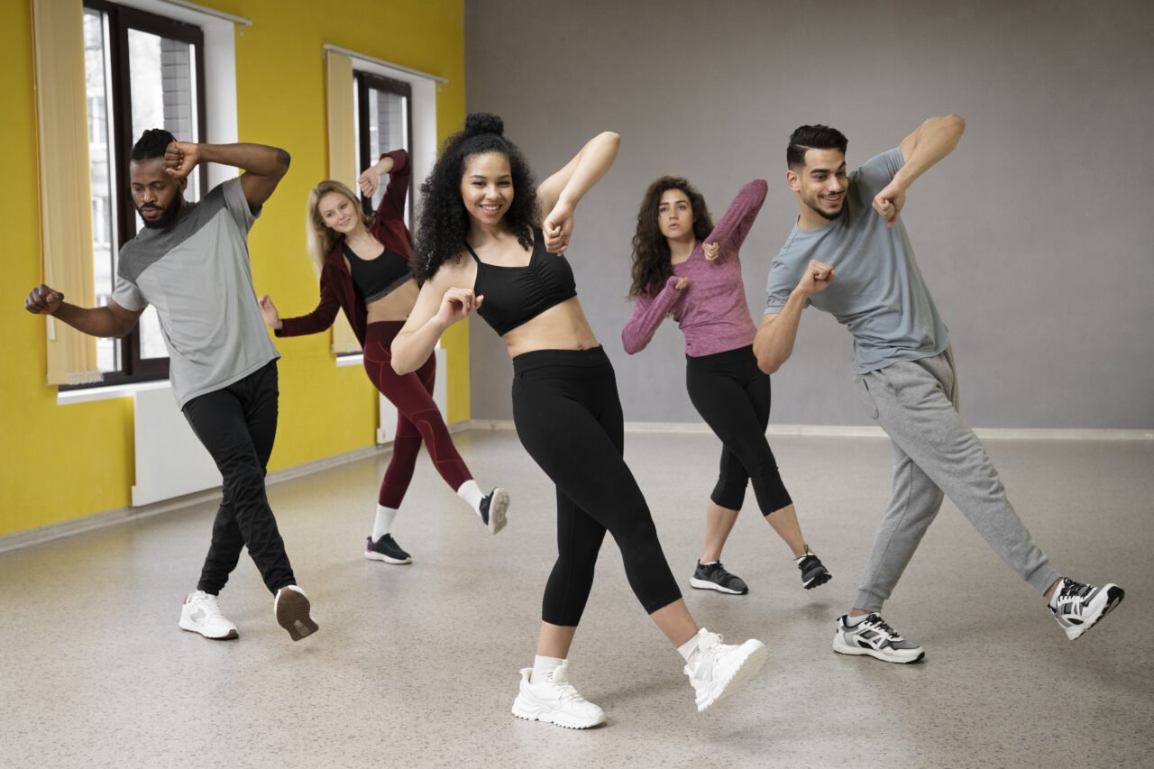 pessoas-que-participam-da-aula-de-terapia-de-danca