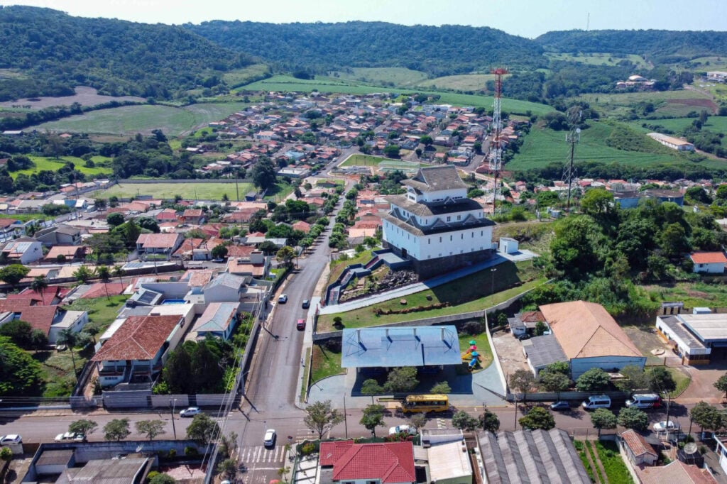 roberto_dziura_aen