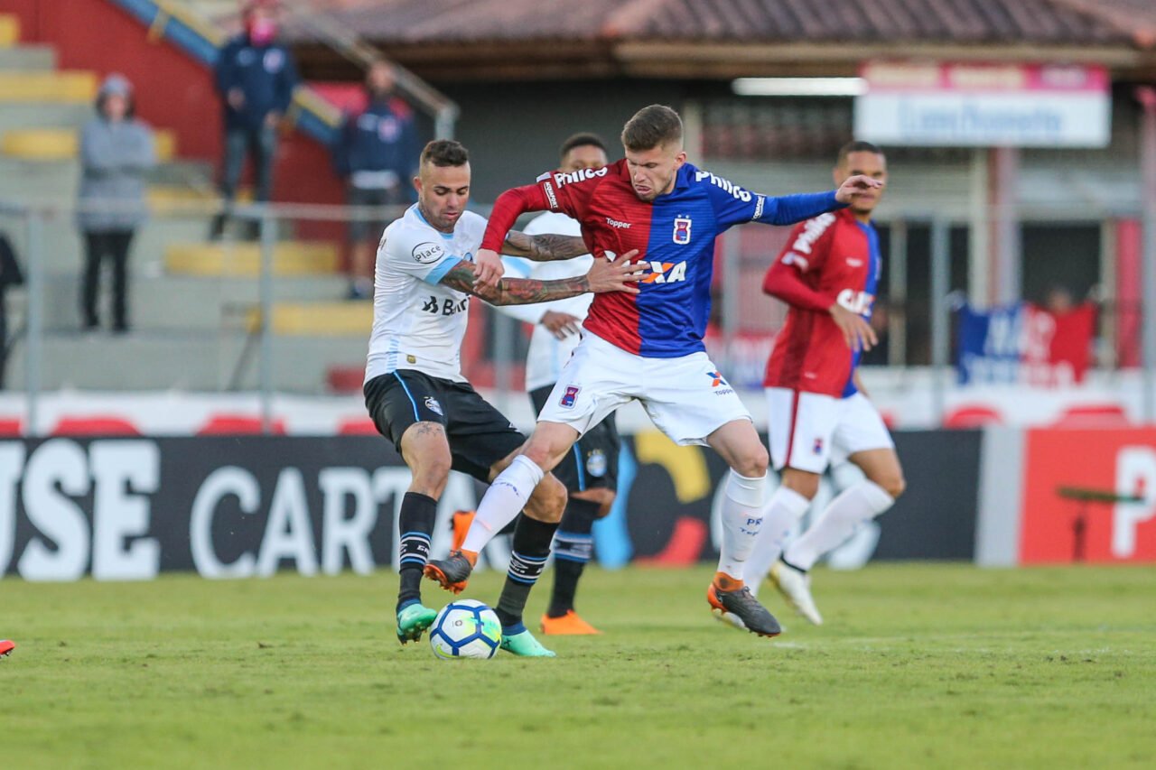 Caio Henrique em ação pelo Paraná Clube: convocado por Ancelotti