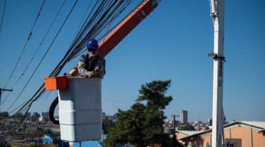 2025-08-18 – Retirada de fios de postes