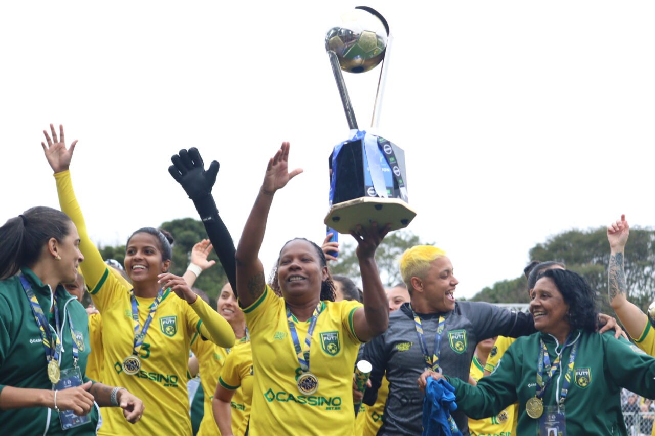 24futfem01
