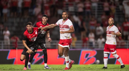 Arthur Dias e Esquivel, do Athletico, enfrentam Mikael, do CRB