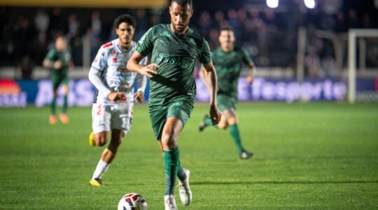 Gustavo Coutinho, do Coritiba, enfrenta o Operário