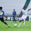 Alejandro García em ação pelo Once Caldas: na mira do Athletico