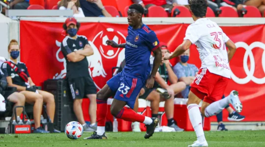 O zagueiro colombiano Carlos Terán: na mira do Athletico