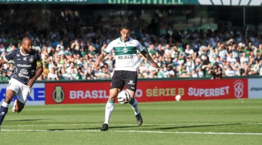 O atacante Dellatorre, do Coritiba,