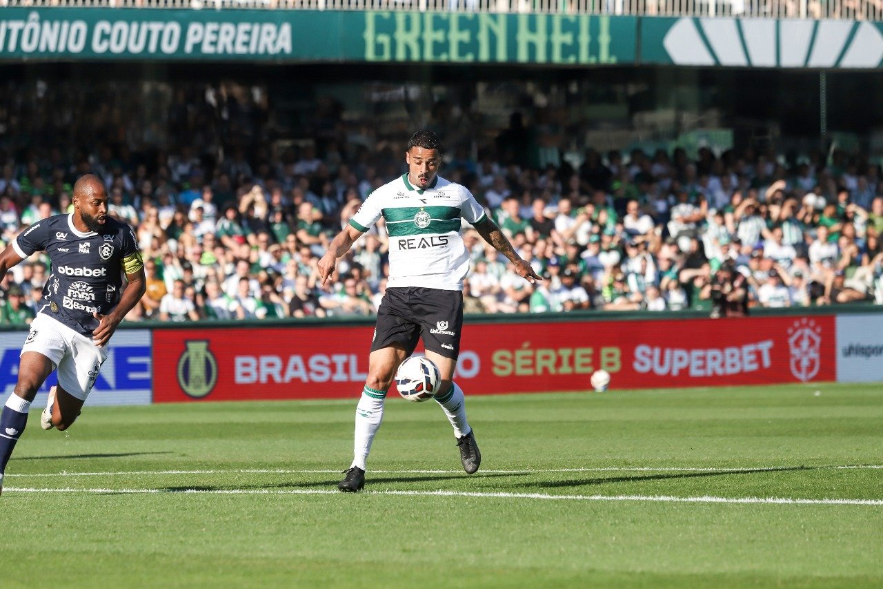 O atacante Dellatorre, do Coritiba,