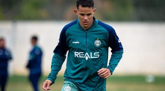 O volante Wallisson, do Coritiba