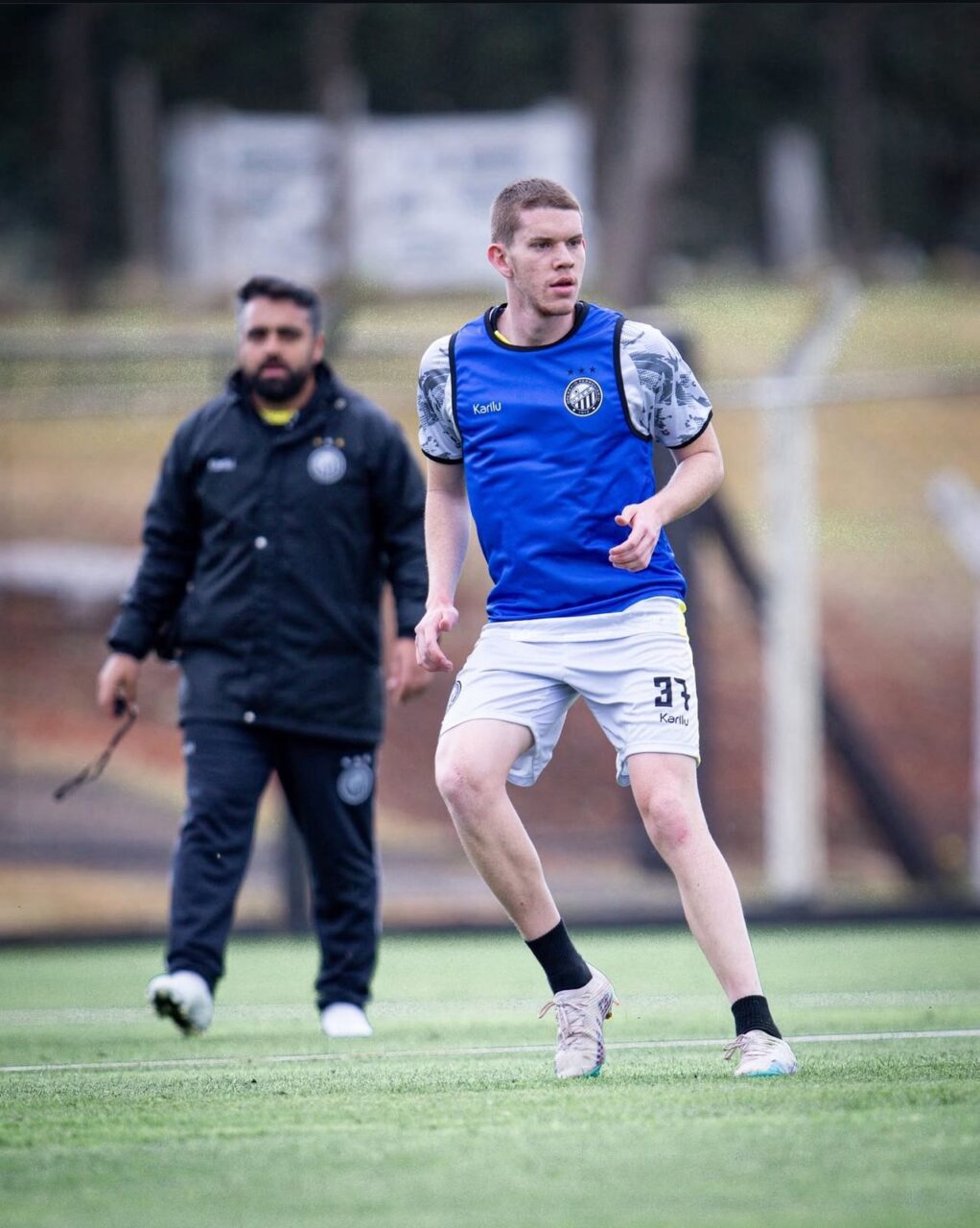 O zagueiro Bernardo, em treino do Operário: filho de Ricardinho