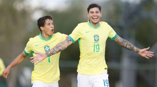 João Cruz, do Athletico, e Erick Belé, do Palmeiras,