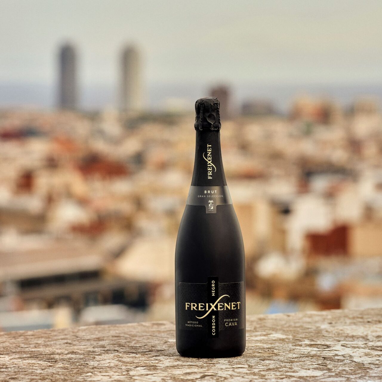 FREIXENET-CORDON-BOTTLE-BARCELONA-VIEW-2024-SQUARE