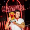 Jorge Urbano comemora a premiação (foto @nubrafasari)