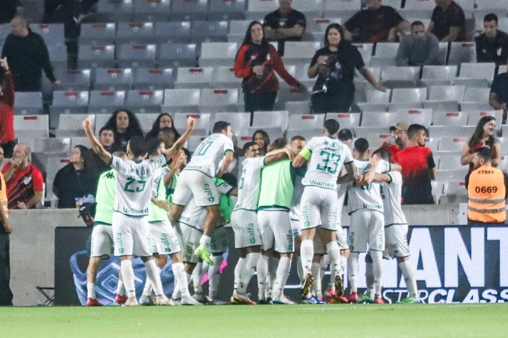Jogadores da Chapecoense comemoram gol