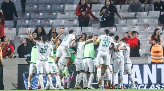 Jogadores da Chapecoense comemoram gol