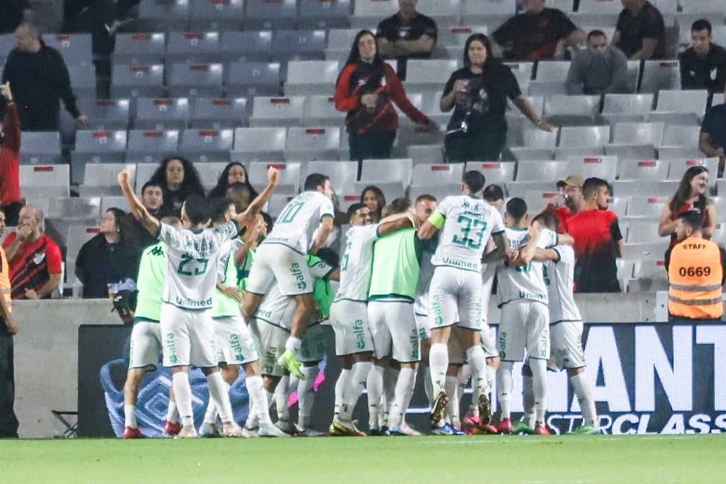 Jogadores da Chapecoense comemoram gol