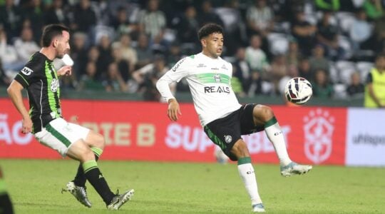 O volante Filipe Machado, do Coritiba
