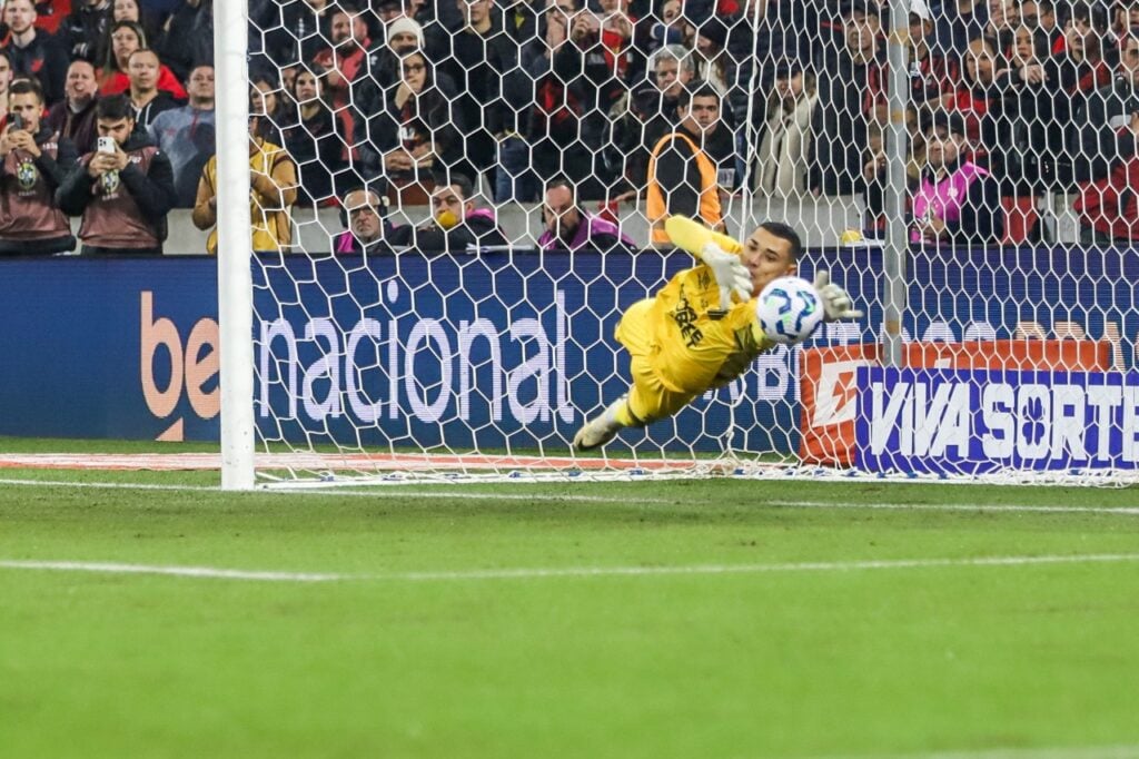 O goleiro Santos: provável titular em Athletico x Corinthians