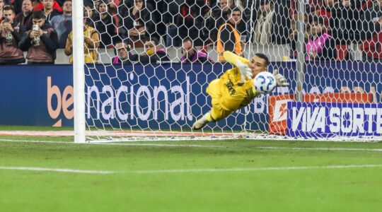 O goleiro Santos: provável titular em Athletico x Corinthians