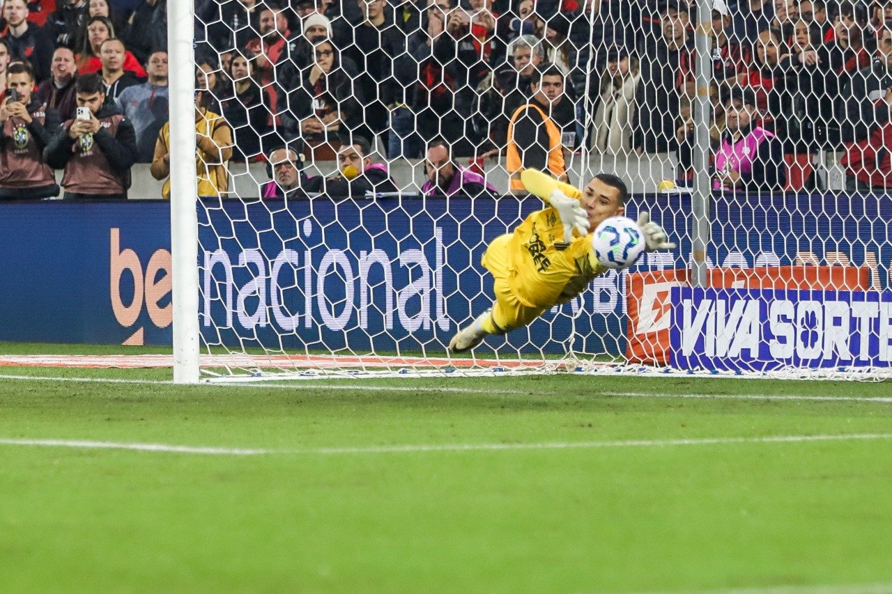 O goleiro Santos: provável titular em Athletico x Corinthians