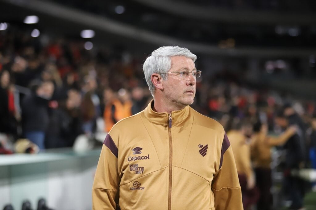 O técnico Odair Hellmann, do Athletico Paranaense