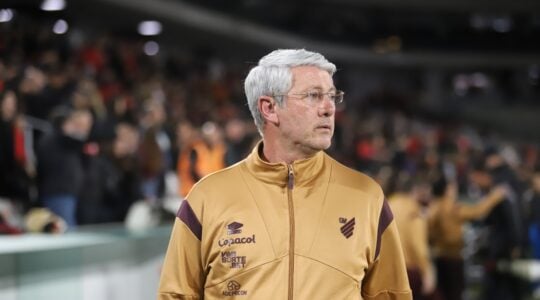 O técnico Odair Hellmann, do Athletico Paranaense